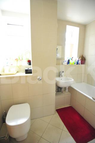 			NEW INSTRUCTION & GOOD FOR 3 SHARERS! , 2 Bedroom, 1 bath, 1 reception Apartment			 Radley Hse,Park Road, BAKER STREET